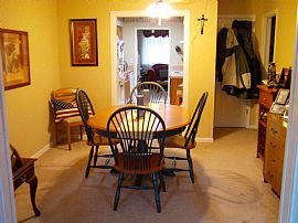 Spacious Townhouse Condo in North Olmsted, OH (Photo 3 of 6)