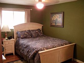 Spacious Townhouse Condo in North Olmsted, OH (Photo 5 of 6)