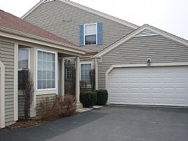 Clean, Beautiful Townhouse in Marengo, IL (Photo 3 of 6)