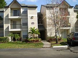 Great 2 master bedrooms condo in Orlando, FL (Photo 2 of 3)