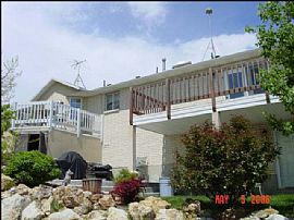 Spacious 4 bdr in beautiful neighborhood in Taylorsville, UT (Photo 2 of 6)