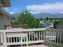 Spacious 4 bdr in beautiful neighborhood in Taylorsville, UT (Photo 3 of 6)