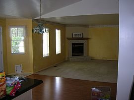 Spacious 4 bdr in beautiful neighborhood in Taylorsville, UT (Photo 4 of 6)