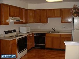 Terrific End Unit Townhouse in Westampton Township, NJ (Photo 3 of 6)