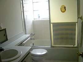 Lovely 2BR 2 Baths furnished apartment in Hallandale, FL (Photo 5 of 7)