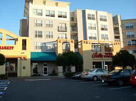 2 bed 2 bath bright corner unit condo in San Francisco, CA (Photo 2 of 4)