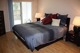 2 bed 2 bath bright corner unit condo in San Francisco, CA (Photo 4 of 4)