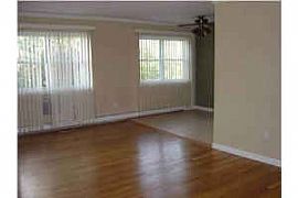 1 BR Condo Apt w sm den, w/assg parking  in Freehold, NJ