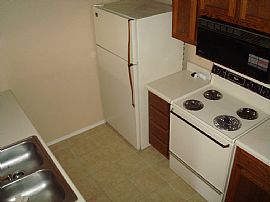 Nice end unit 2 bedrooms and 2 bathrooms in Mesa, AZ (Photo 2 of 4)