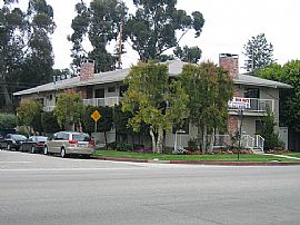 Remodeled Upper 3 bed & 2 bath Unit in Toluca Lake, CA