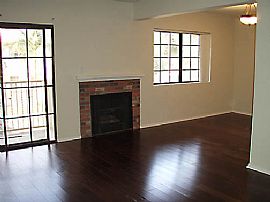 Remodeled Upper 3 bed & 2 bath Unit in Toluca Lake, CA (Photo 2 of 6)