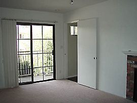 Remodeled Upper 3 bed & 2 bath Unit in Toluca Lake, CA (Photo 4 of 6)