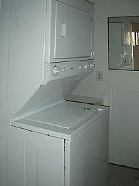 Remodeled Upper 3 bed & 2 bath Unit in Toluca Lake, CA (Photo 6 of 6)