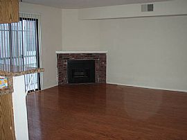 Stylish Sherman Oaks Townhouse Apartment in Sherman Oaks, CA (Photo 1 of 5)