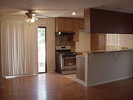 Stylish Sherman Oaks Townhouse Apartment in Sherman Oaks, CA (Photo 2 of 5)