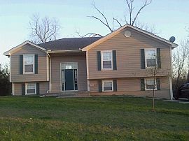 Beautiful large 3 Bdrm Split Level Home in Lone Jack, MO