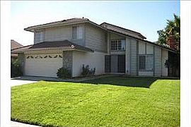 FOR RENT - 2 STORIES NICE SINGLE HOUSE in Moreno Valley, CA