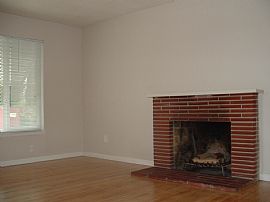 Gorgeous - Rarely Available Duplex in Sacramento, CA (Photo 4 of 6)