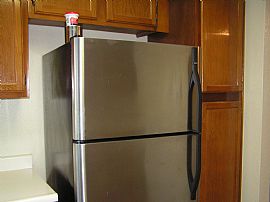 1 Bdrm Condo in Gated Community in Oakland, CA (Photo 4 of 6)