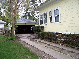 Spacious 2/ 3bedroom,Washer Dryer Included in Fox River Grove, IL (Photo 2 of 3)