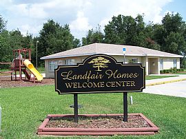 Affordable Duplex in Ocala, FL (Photo 2 of 3)