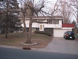 Updated Split Level Rambler in Shoreview, MN