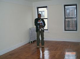 FREE MONTHS RENT, 1 LG SUNNY BEDROOM in Bronx, NY