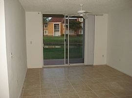 2/2 Luxury Condo with Lake-Side View in Lake Worth, FL (Photo 4 of 6)