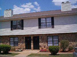 3 BR, 2 1/2 BA Townhouse-Style Apartment in Lawrenceville, GA