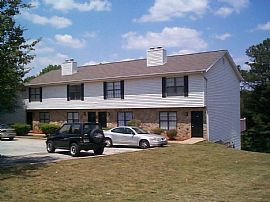 3 BR, 2 1/2 BA Townhouse-Style Apartment in Lawrenceville, GA (Photo 6 of 6)