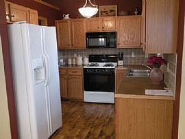 Huge 3 Bedroom Duplex Home with Fireplace and Patio in Bel Aire, KS (Photo 4 of 11)