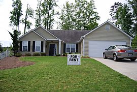 nice community, fenced backard in Sugar Hill, GA