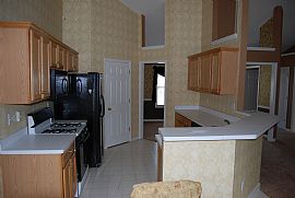 nice community, fenced backard in Sugar Hill, GA (Photo 4 of 6)