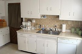Clean and Spacious 2BR 1BA in Lakewood in Lakewood, OH (Photo 6 of 6)