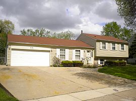 Great HOUSE in amazing neighborhood in Schaumburg, IL
