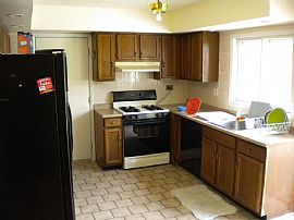 Great HOUSE in amazing neighborhood in Schaumburg, IL (Photo 3 of 6)