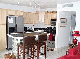 Darling 2 Bedroom Condo with Tropical Pool near Lake  in Fort Lauderdale, FL (Photo 2 of 6)