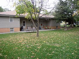 Duplex main floor apartment in Omaha, NE (Photo 2 of 5)