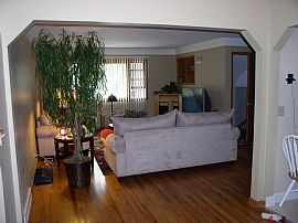 Duplex main floor apartment in Omaha, NE (Photo 3 of 5)