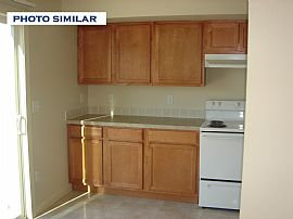 Bright and Cheery Townhome in Nampa, ID (Photo 2 of 6)