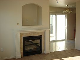 Bright and Cheery Townhome in Nampa, ID