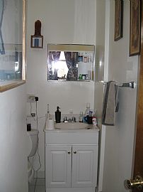 1-Bedroom near Sheridan Red Line in Chicago, IL (Photo 3 of 5)