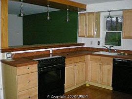 House in the Woods in Boyce, VA (Photo 2 of 4)