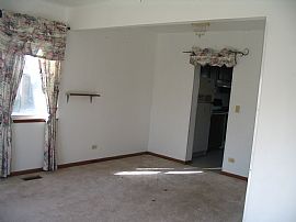 Single Family House in Round Lake Beach, IL (Photo 3 of 6)