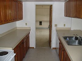 1700 sq ft, 3 br, 1.5 bth rambler, quiet in Bellevue, WA (Photo 3 of 6)