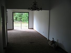 1700 sq ft, 3 br, 1.5 bth rambler, quiet in Bellevue, WA (Photo 5 of 6)