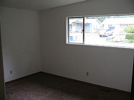 1700 sq ft, 3 br, 1.5 bth rambler, quiet in Bellevue, WA (Photo 6 of 6)
