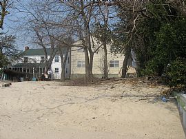 A Private Beach comes with this APT in Norfolk, VA (Photo 2 of 2)