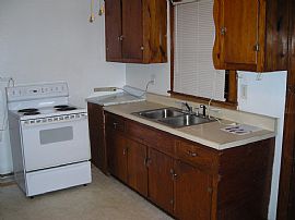 3 bedroom brick house in the city in Cartersville, GA (Photo 4 of 6)