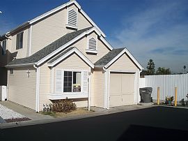 Luxurious 3 + 3 in quiet gated community in San Diego, CA (Photo 1 of 6)